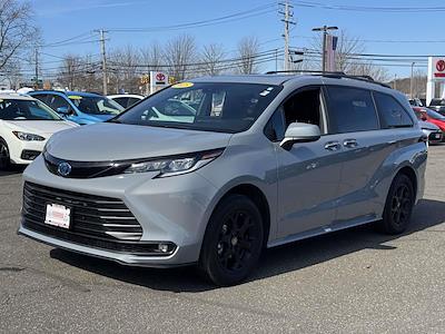 Used 2025 Toyota Sienna - photo 1