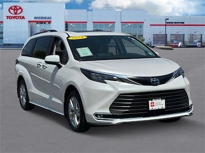 Used 2024 Toyota Sienna XLE AWD Minivan for sale #44531U - photo 2