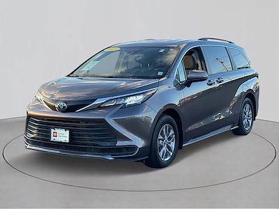 Used 2023 Toyota Sienna LE Minivan for sale #45116U - photo 1