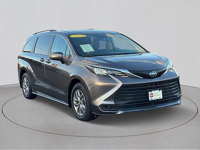 Used 2023 Toyota Sienna LE Minivan for sale #45116U - photo 2