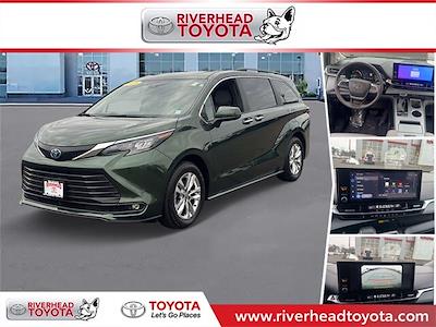 Used 2025 Toyota Sienna XLE Minivan for sale #45301U - photo 1