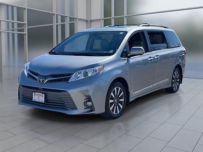 Used 2018 Toyota Sienna - photo 1