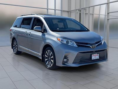 Used 2018 Toyota Sienna - photo 1