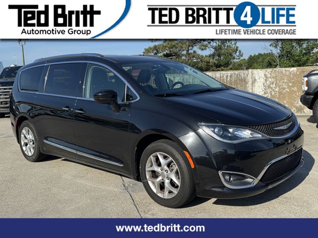 Used 2017 Chrysler Pacifica - photo 1