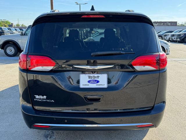 Used 2017 Chrysler Pacifica - photo 1