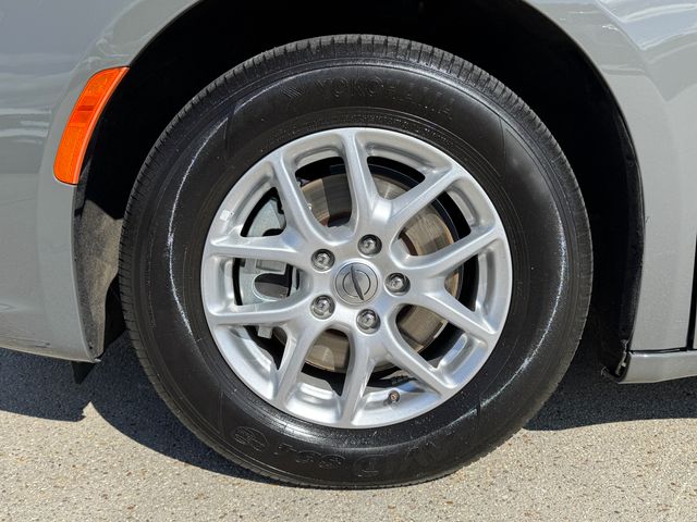 Used 2025 Chrysler Pacifica - photo 15