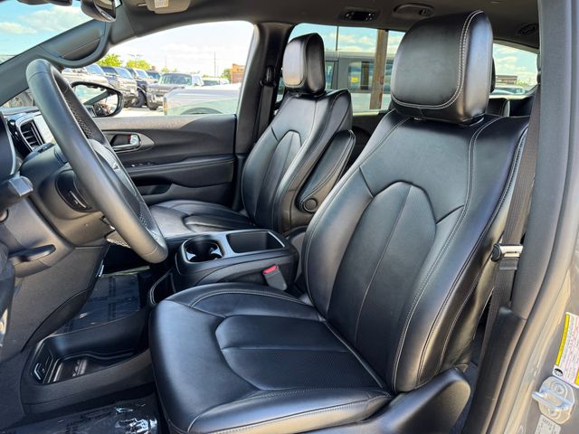 Used 2025 Chrysler Pacifica - photo 16