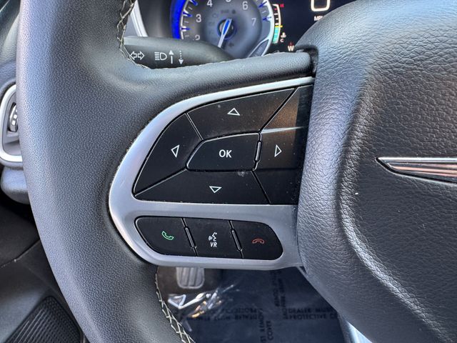 Used 2025 Chrysler Pacifica - photo 25