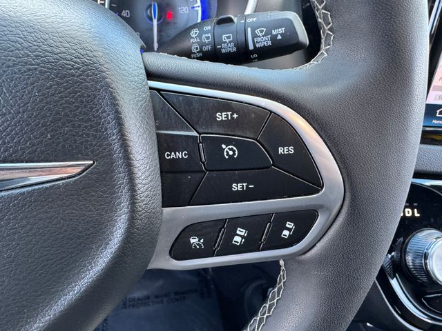 Used 2025 Chrysler Pacifica - photo 26