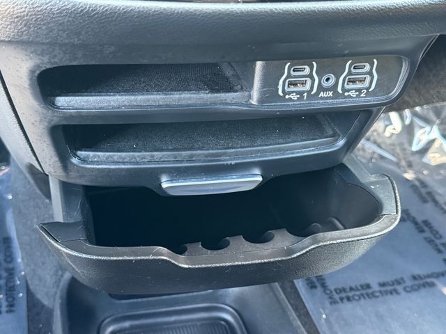 Used 2025 Chrysler Pacifica - photo 30