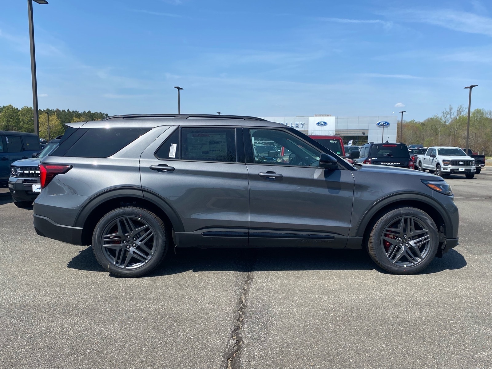 New 2026 Ford Explorer - photo 2