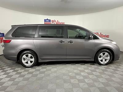 Used 2020 Toyota Sienna - photo 1