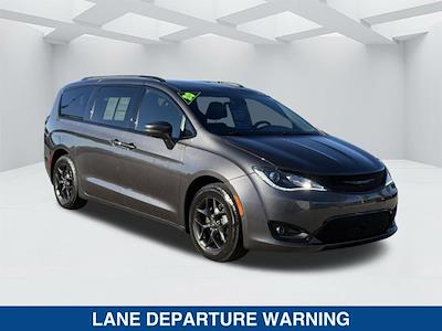 Used 2020 Chrysler Pacifica Limited Minivan for sale #LR185575 - photo 2