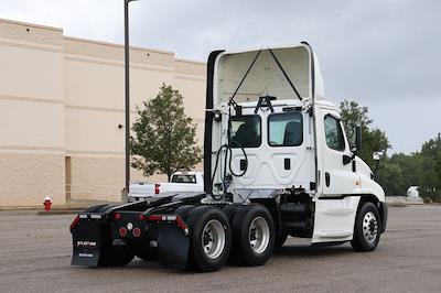 Used 2014 Freightliner Cascadia Detroit DD13 Semi Truck for sale #32200 - photo 2