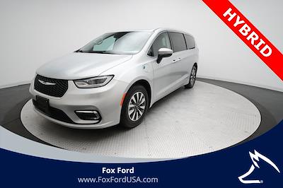 Used 2023 Chrysler Pacifica - photo 1