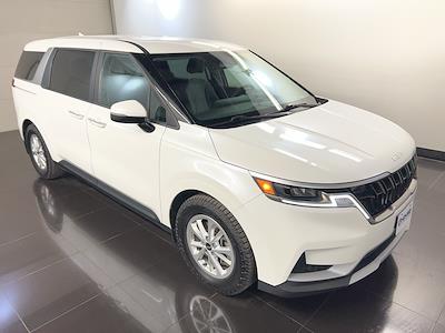 Used 2023 Kia Carnival - photo 1