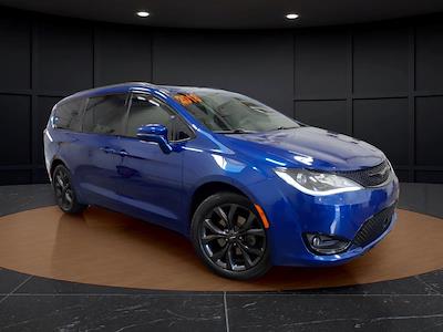 2018 Chrysler Pacifica FWD Minivan for sale #49071 - photo 1