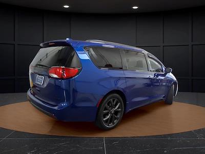 2018 Chrysler Pacifica FWD Minivan for sale #49071 - photo 2