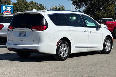Used 2018 Chrysler Pacifica Touring L Minivan for sale #28537 - photo 2