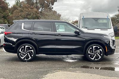 2024 Mitsubishi Outlander 4WD SUV for sale #28840 - photo 2