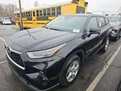 Used 2024 Toyota Highlander LE for sale #29077 - photo 1