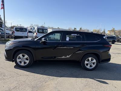 Used 2024 Toyota Highlander - photo 1