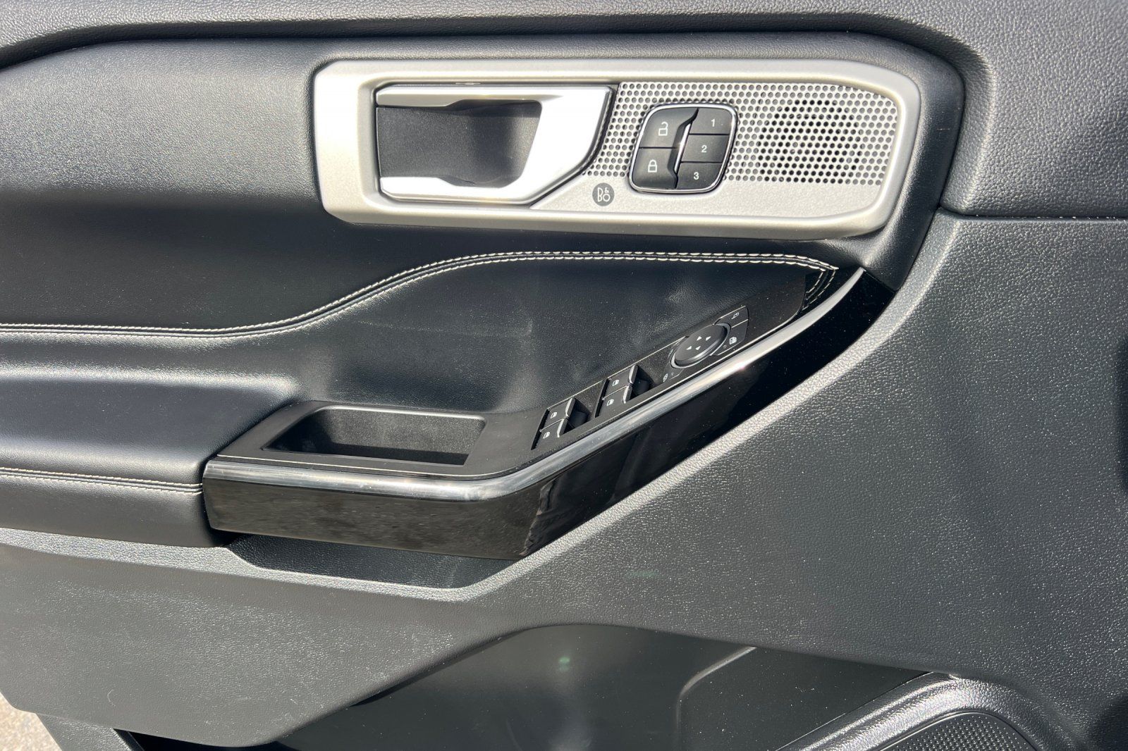Used 2022 Ford Explorer - photo 14