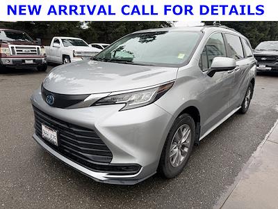 Used 2023 Toyota Sienna - photo 1