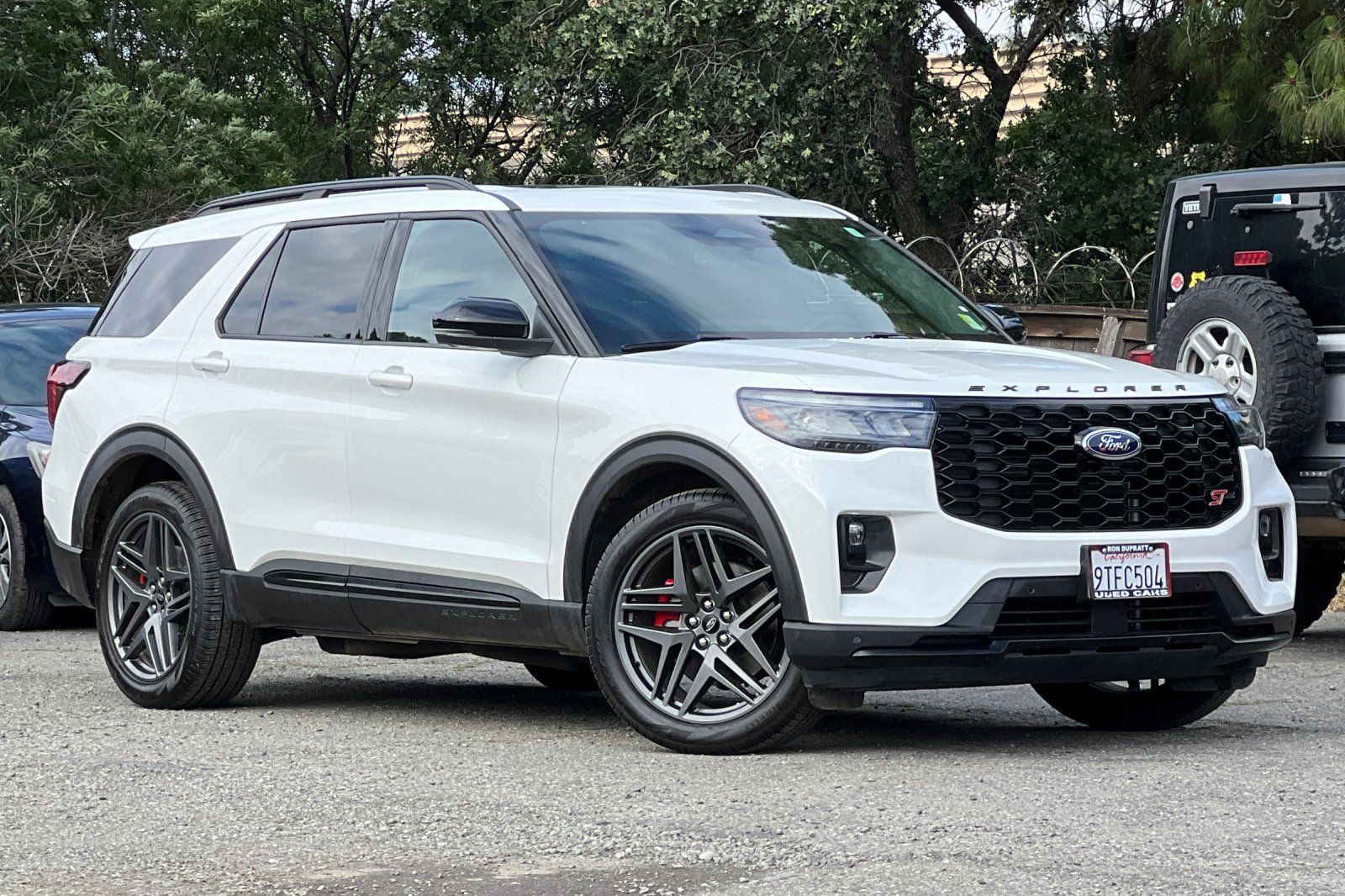 Used 2025 Ford Explorer - photo 6