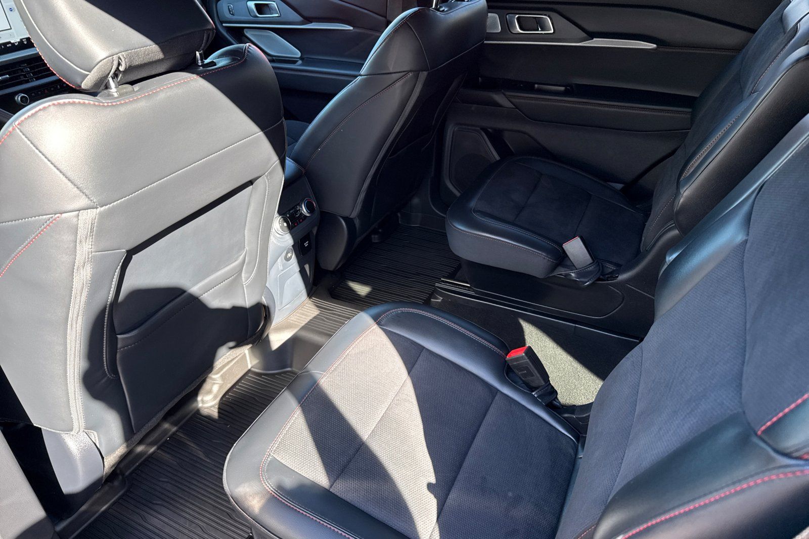 Used 2025 Ford Explorer - photo 11