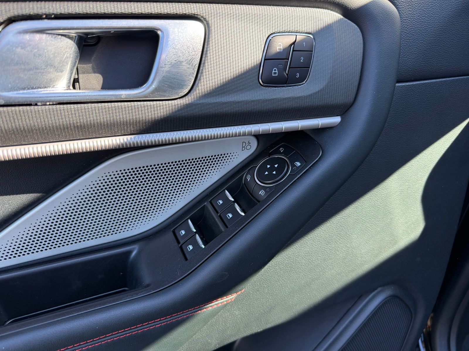 Used 2025 Ford Explorer - photo 15