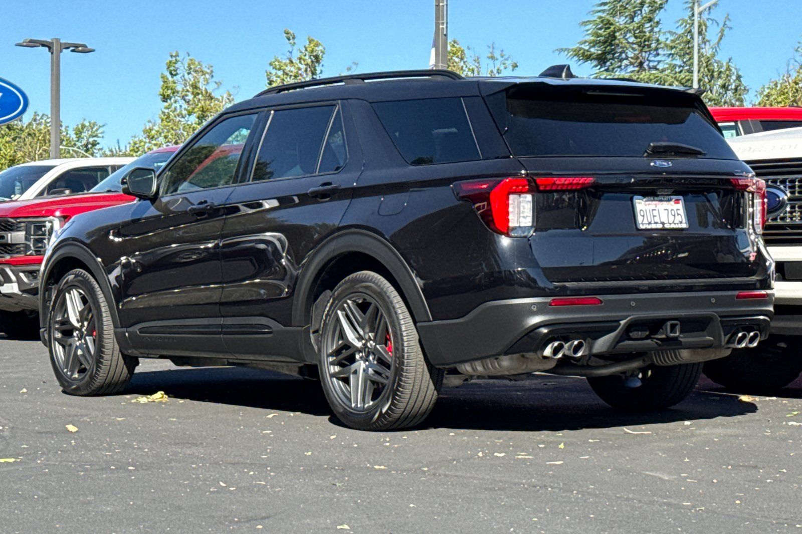 Used 2025 Ford Explorer - photo 2