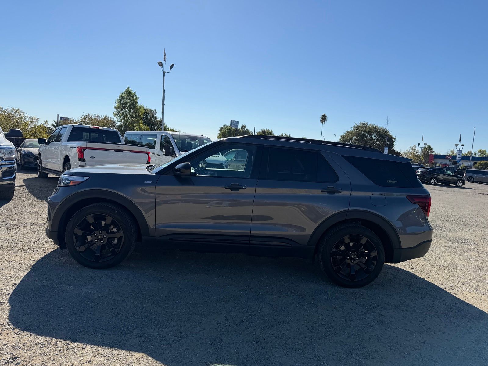 Used 2023 Ford Explorer - photo 2