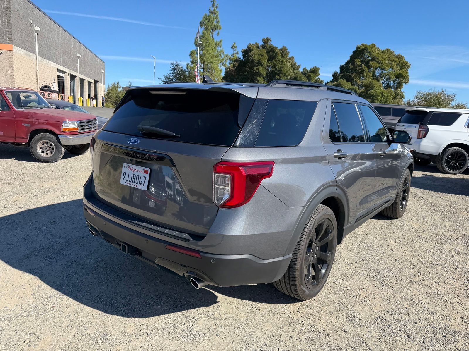 Used 2023 Ford Explorer - photo 2
