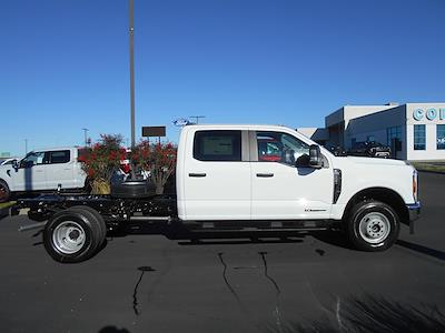 2026 Ford F-350 Crew Cab DRW 4x4 Cab Chassis for sale #15189 - photo 2