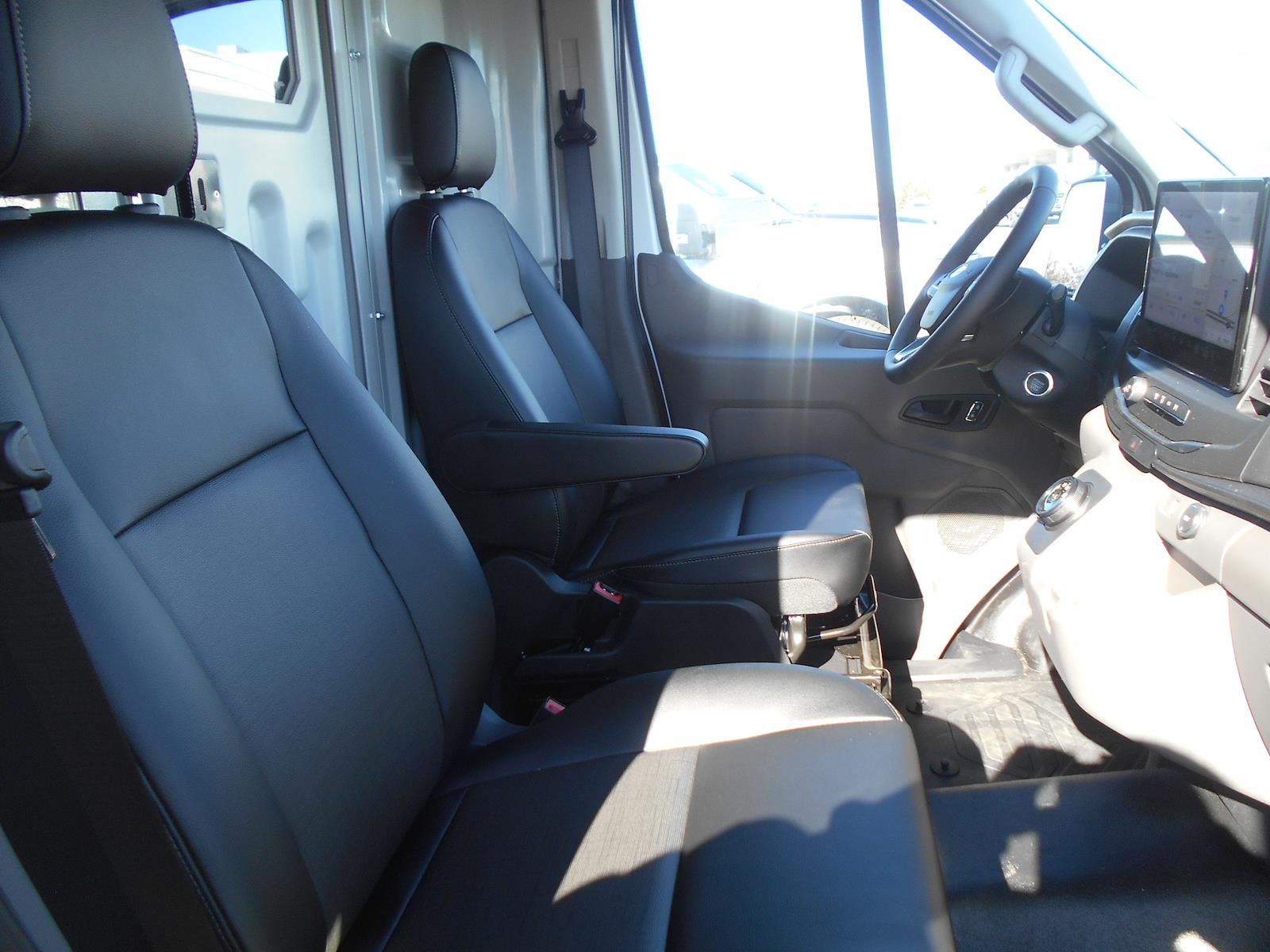 Used 2022 Ford E-Transit 350 - photo 16