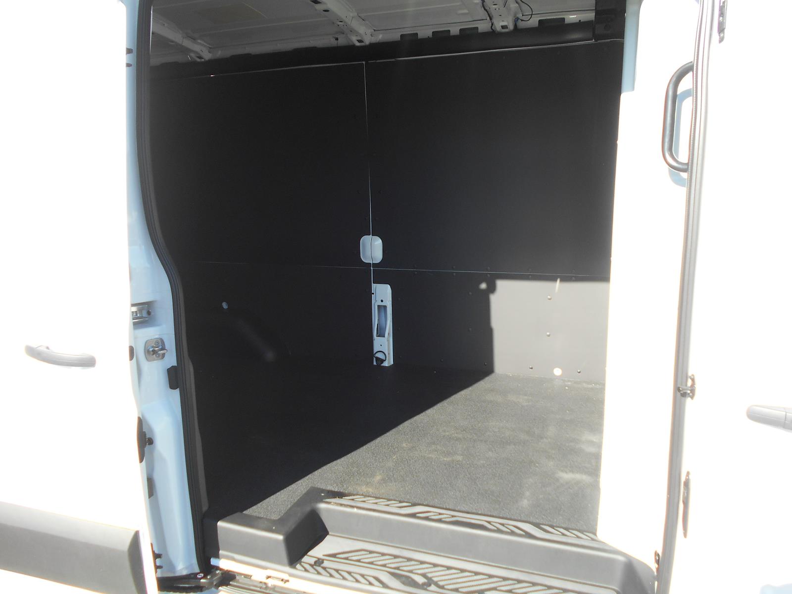 Used 2022 Ford E-Transit 350 - photo 18