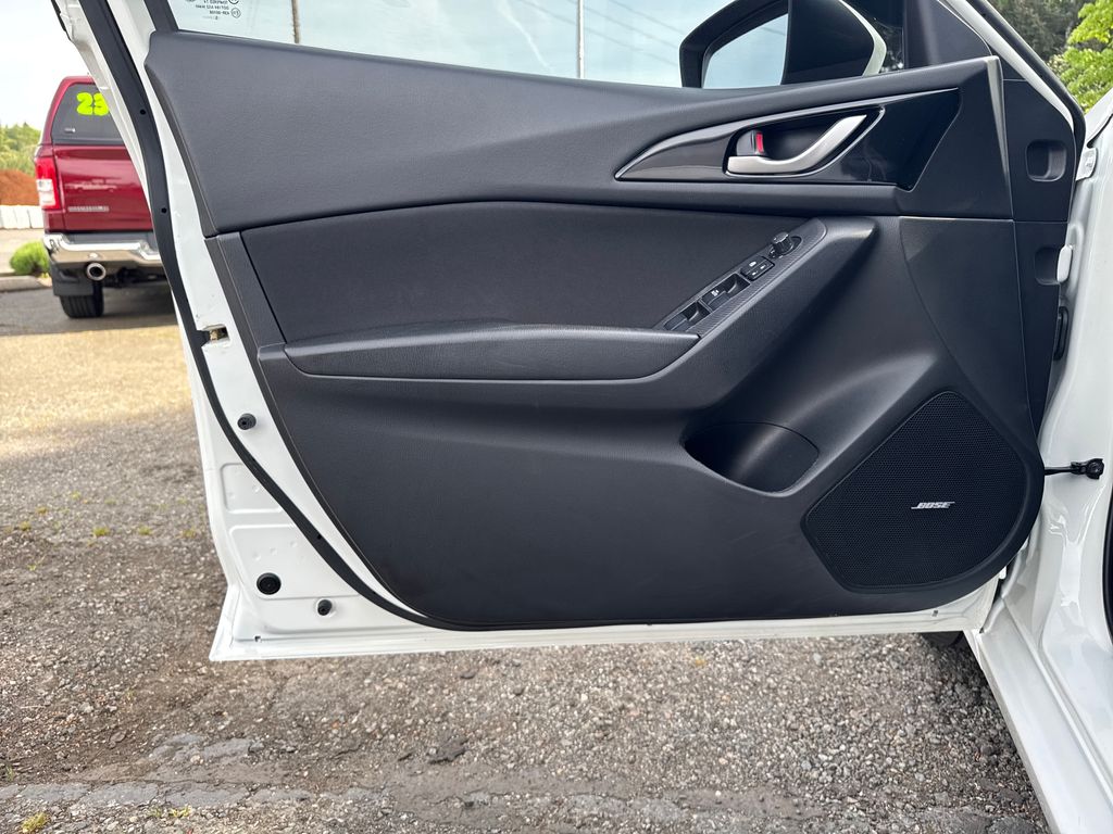 Used 2016 Mazda3 - photo 11