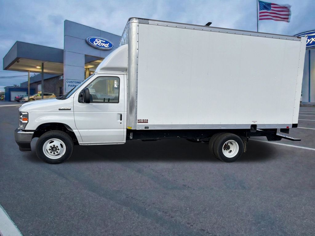 New 2026 Ford E-450 - photo 7