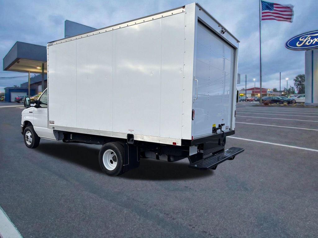New 2026 Ford E-450 - photo 5