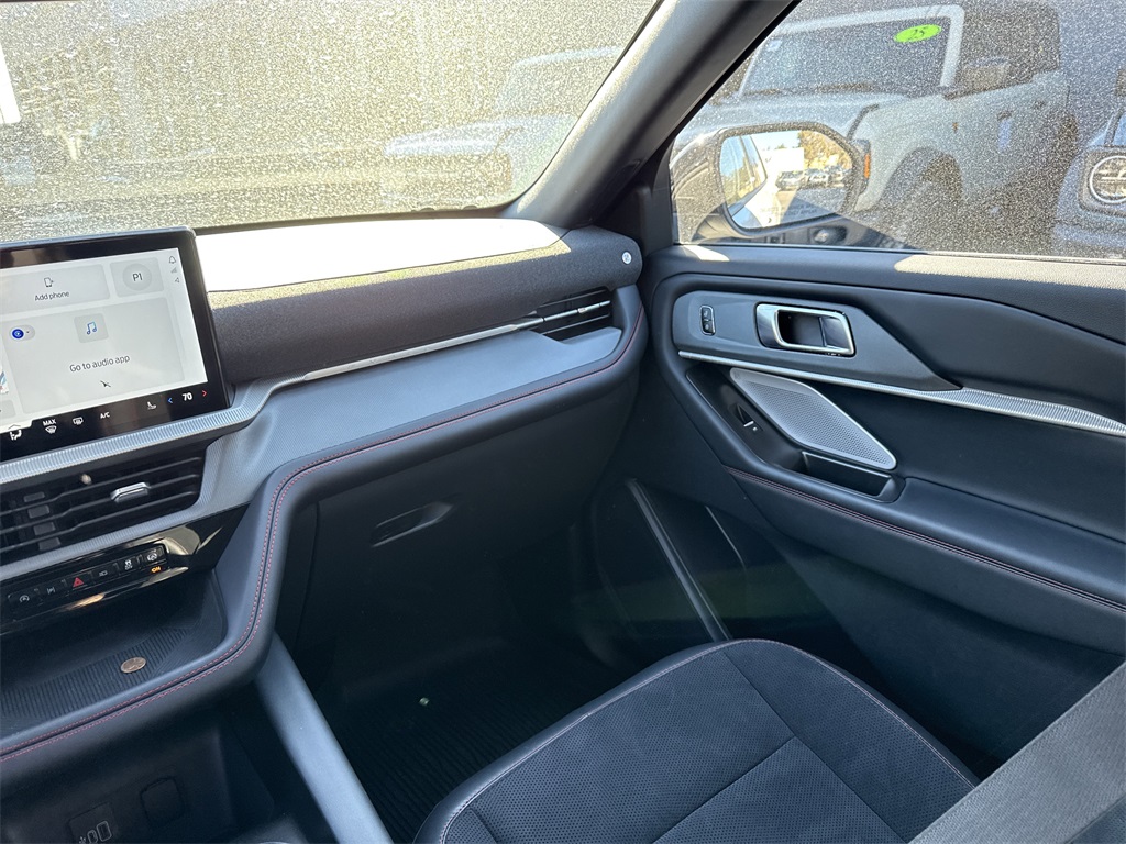 Used 2026 Ford Explorer - photo 18