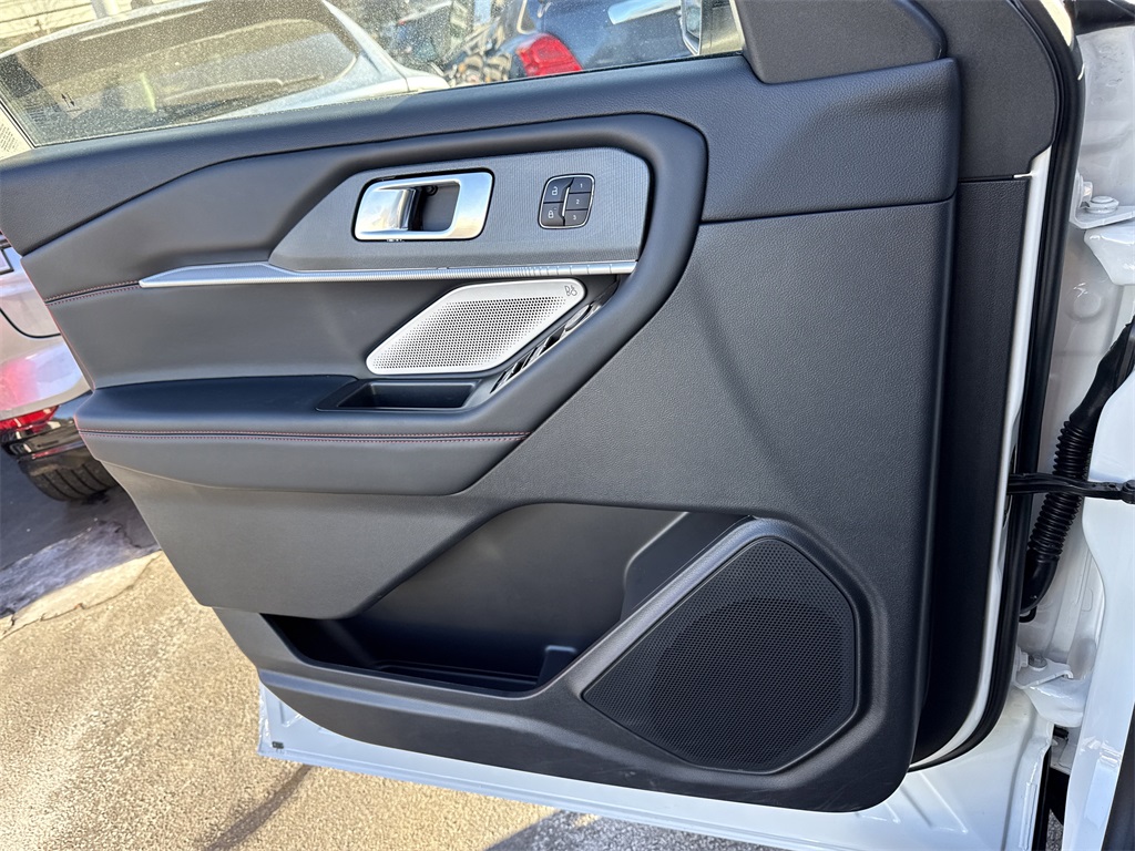 Used 2026 Ford Explorer - photo 28
