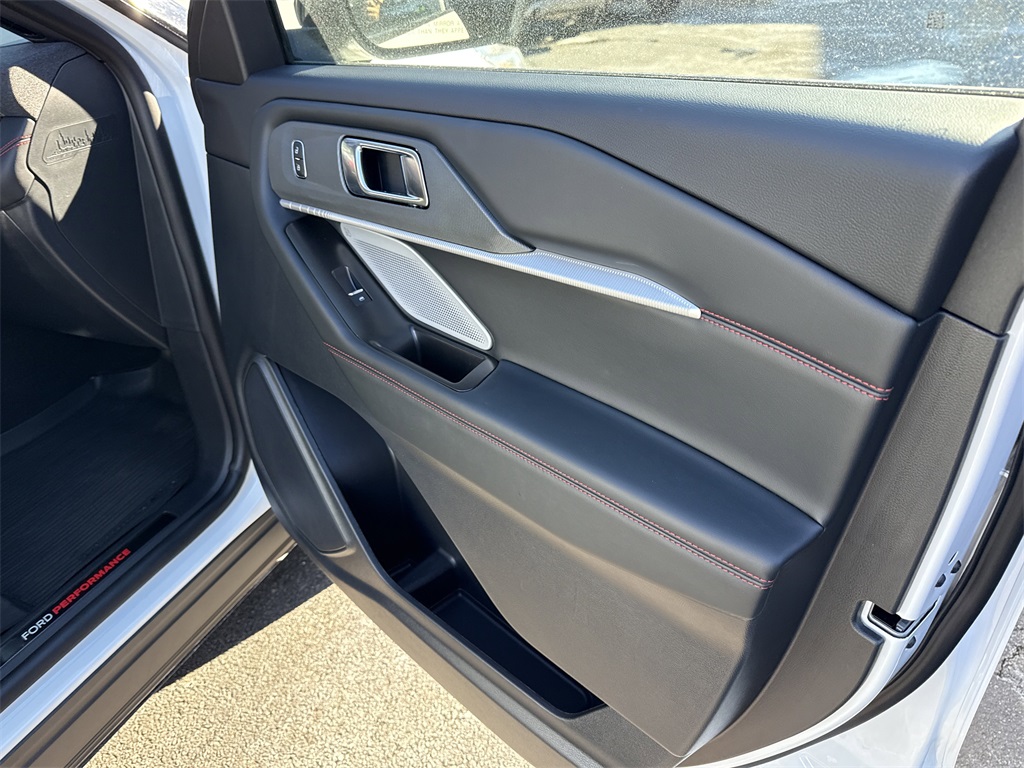 Used 2026 Ford Explorer - photo 33