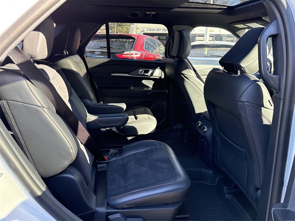 Used 2026 Ford Explorer - photo 34
