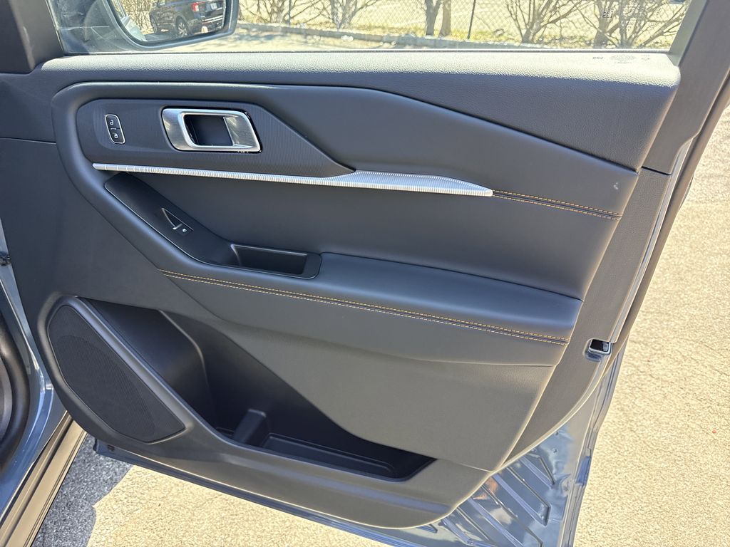 Used 2026 Ford Explorer - photo 31