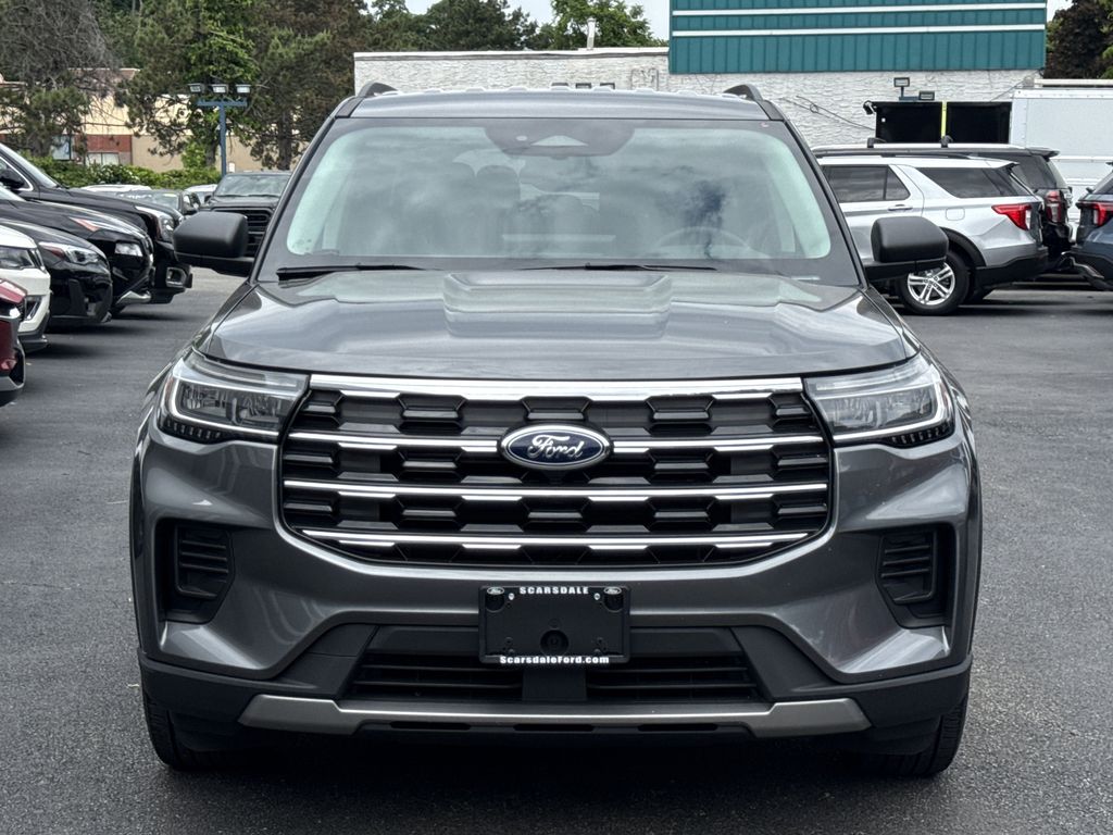 Used 2025 Ford Explorer - photo 2