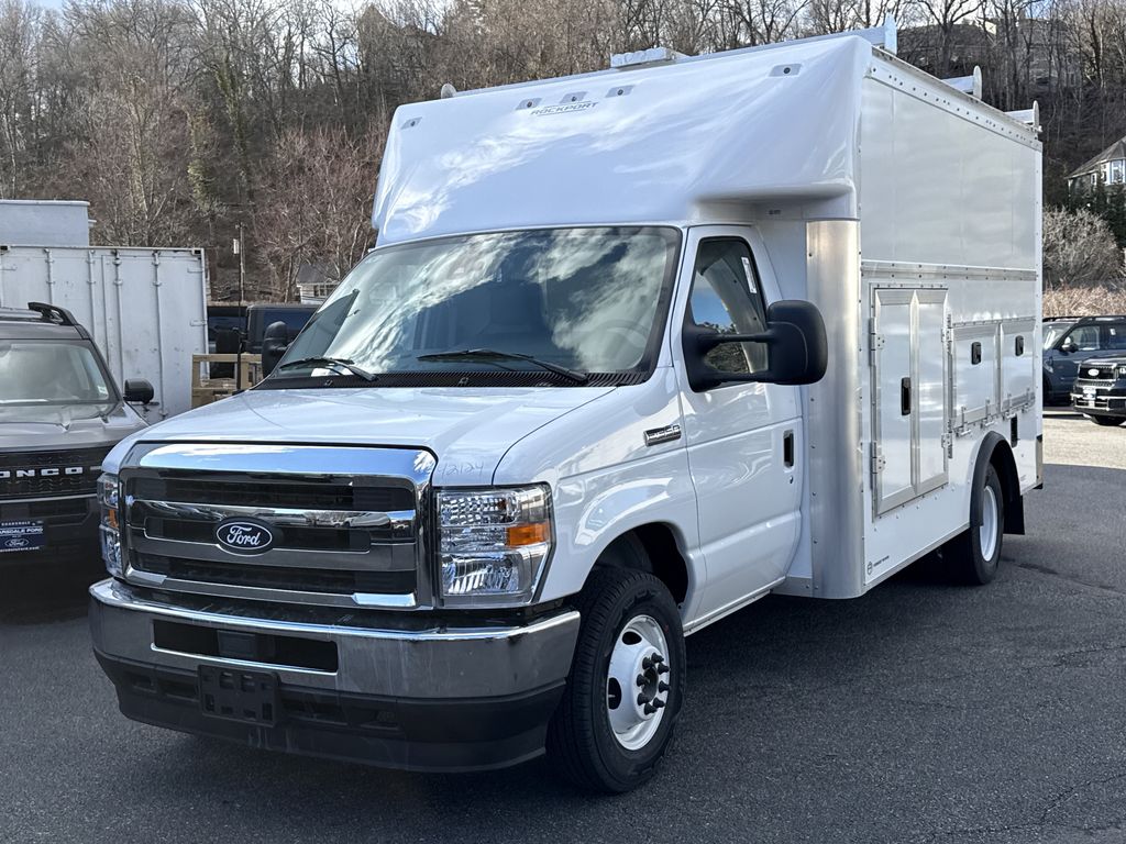 New 2026 Ford E-350 - photo 6
