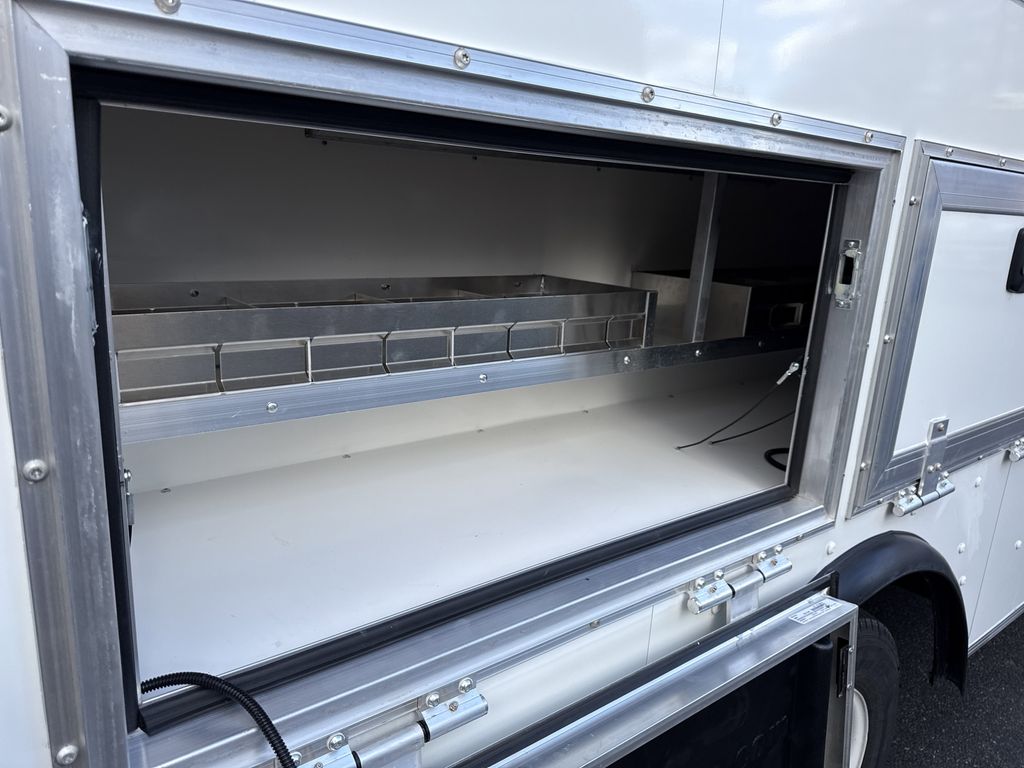 New 2026 Ford E-350 - photo 9