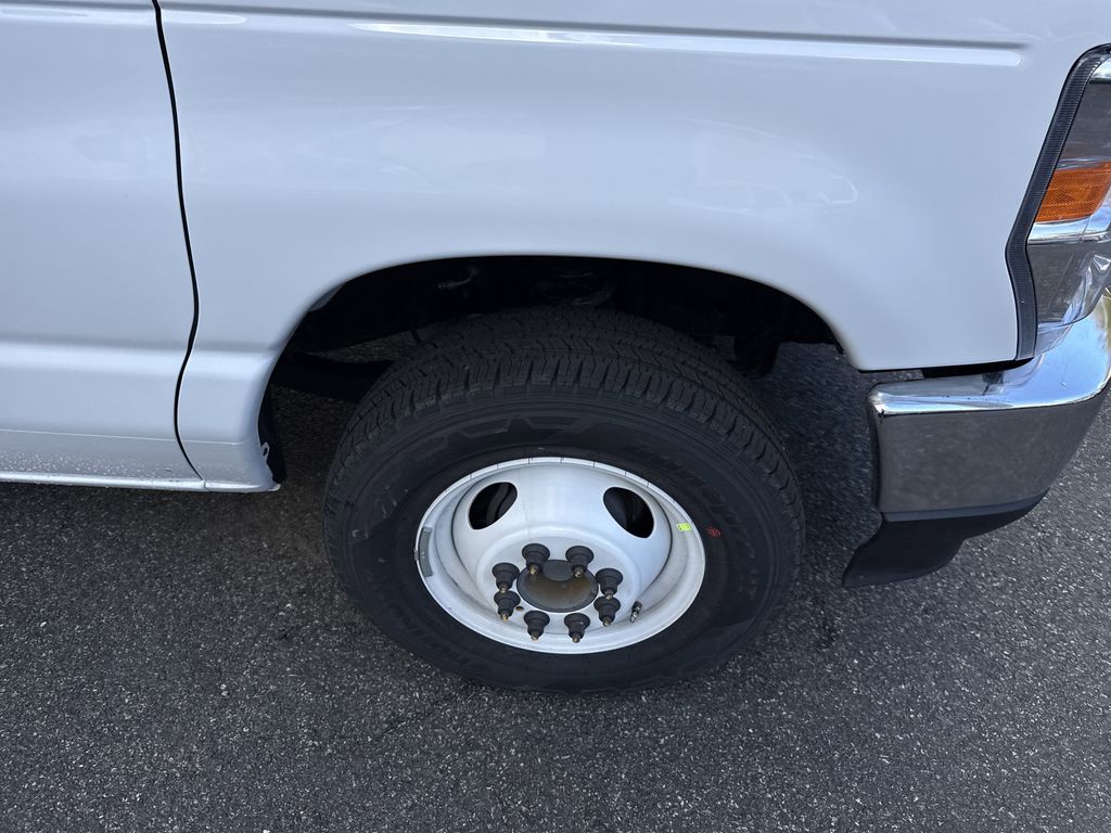 New 2026 Ford E-350 - photo 10