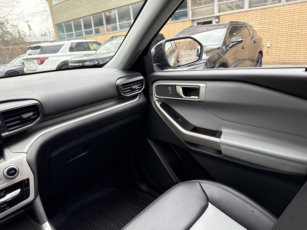 Used 2023 Ford Explorer - photo 7